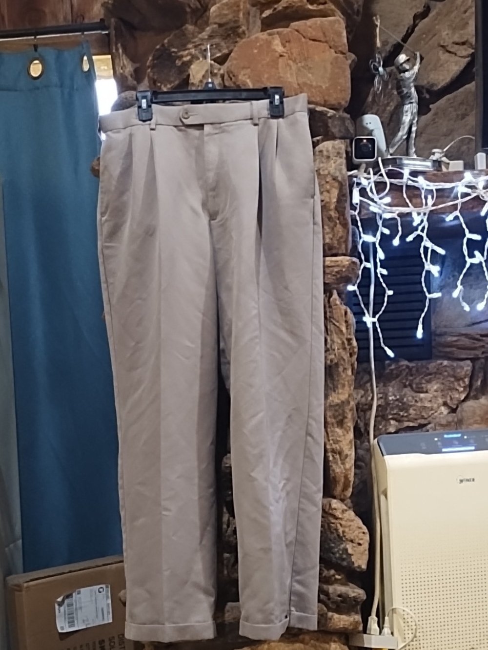 No Label Classic Men's Pleated Dress Pants - Beige
